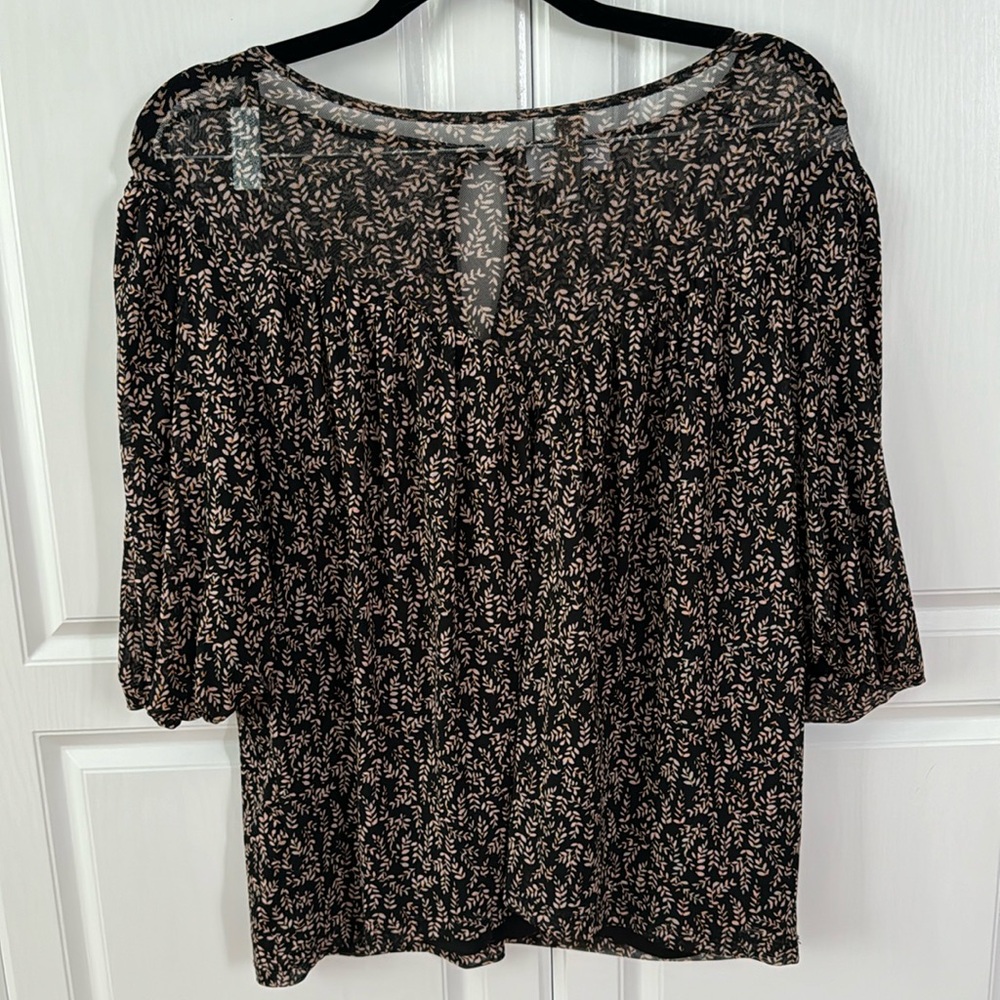 Evereve Floral 3/4 sleeve top